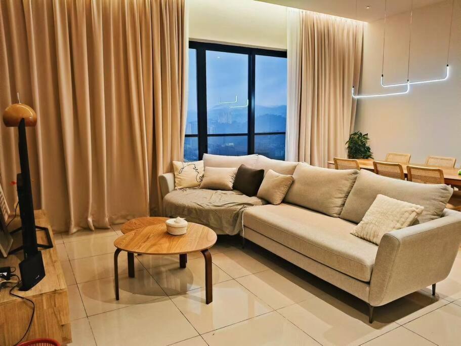 Pangsapuri 4b3r Lux Penthouse Astoria Ampang *
